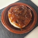 Foto de Queso de cabra con cebolla caramelizada