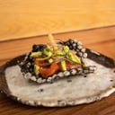 Foto de Tostada Salmón Tapioca (1 pz)