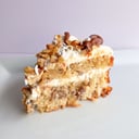 Foto de Rebanada de pastel (coco y nuez en tres leches)