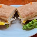 Foto de Sandwich de milanesa completo