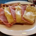Foto de Waffle con jamón cocido y queso en fetas (low carb)
