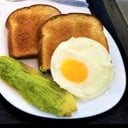 Foto de Tosta de palta y huevo soft. Agregale más cosas si te gusta.