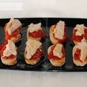 Foto de Canapé de lomo de atún con pimiento