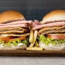 Foto de MILANESA EN DOS PANES CON JAMON Y MUZZA