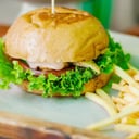 Foto de HAMBURGUESA AL PAN CON FRITAS