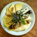 Foto de SELECCIÓN DE QUESOS Y OLIVAS