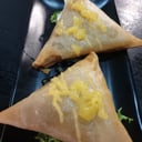 Foto de Samosa de verduras con coulis de mango