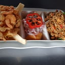 Foto de Triple: arroz, ceviche y chicharrón