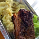 Foto de Costillar Al Horno con agregado y ensalada