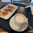 Foto de Café o té con leche y tres medialunas