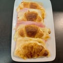 Foto de Medialuna con jamón y queso