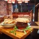 Foto de Veggie Burger con papas fritas