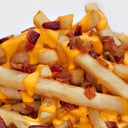 Foto de Papas fritas con cheddar, panceta y verdeo