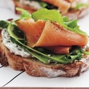 Foto de Bruchetta X2 (salmon ahumado, rucula, parmesano, aceite de oliva)