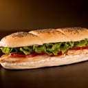 Foto de Club Sandwich (Pollo, lechuga, tomate, jamón, queso y mayonesa)