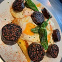 Foto de Huevos rotos con morcilla