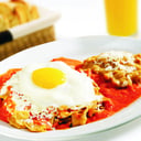 Foto de CHILAQUILES GRATINADOS CON HUEVOS AL GUSTO
