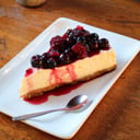 Foto de Cheese Cake (Frutos rojos o Maracuya)