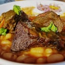Foto de CARRILLERA EN SALSA DE SECO CON FREJOLES