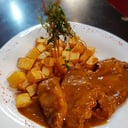 Foto de bondiola de cerdo a la riojana con fritas