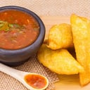 Foto de empanaditas de carne y pollo