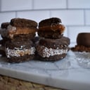 Foto de Alfajorcitos de Algarroba con Dulce de leche 250g