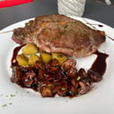 Foto de Rib eye en salsa de mantequilla de finas hierbas 