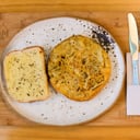 Foto de TORTILLA ESPAÑOLA + PAN Y QUESO + TOCINETA