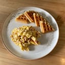 Foto de Waffle de Pandebono, con huevos (fritos o revueltos)