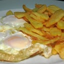 Foto de PORCION DE FRITAS CON 2 HUEVOS FRITOS