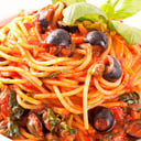 Foto de PASTA FETTUCCINE A LA PUTANEZCA ( Receta Italiana )