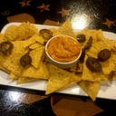 Foto de NACHOS ( con salsa de queso y jalapeños )