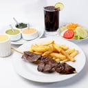 Foto de Anticuchos con Papas Fritas