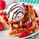 Foto de Waffle con Helado y Frutas