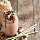 Foto de MILKSHAKE DE CAFÉ CON FRUTAS DEL BOSQUE