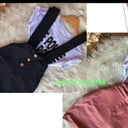 Foto de Peto con blusa blanca, tirantes largos 