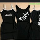 Foto de Vestido negro estampado letras