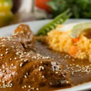 Foto de MEDIA ORDEN DE MOLE CON ARROZ Y POLLO
