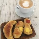 Foto de Café/ café con leche + 3 facturas a elección 