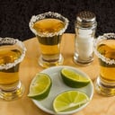 Foto de TEQUILA SHOT (SAL + LIMON)