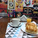 Foto de CAFE CON LECHE Y 2 MEDIA LUNA