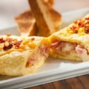 Foto de Omelette relleno de jamón, queso y tocino (1 pza, 225 grs)