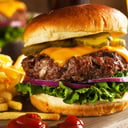 Foto de Hamburguesa de res con papas a la francesa (200 gr)