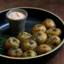 Foto de Papas chiquitas bravas