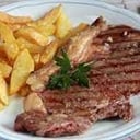 Foto de Bistec de lomo liso con acompañamiento a elección . Arroz , papas fritas , Tallarines , Ensalada surtida , puré .