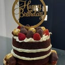 Foto de Pastel de chocolate con ferrero rocher y fresas