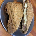 Foto de Sandwich sellado de jamón y queso
