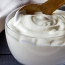 Foto de Yogurt griego natural con frutas