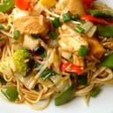 Foto de Tallarin Saltado con Pollo en Trozos