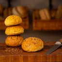 Foto de Pan brioche (no vegano, contiene leche y huevos). Disponible fines de semana.